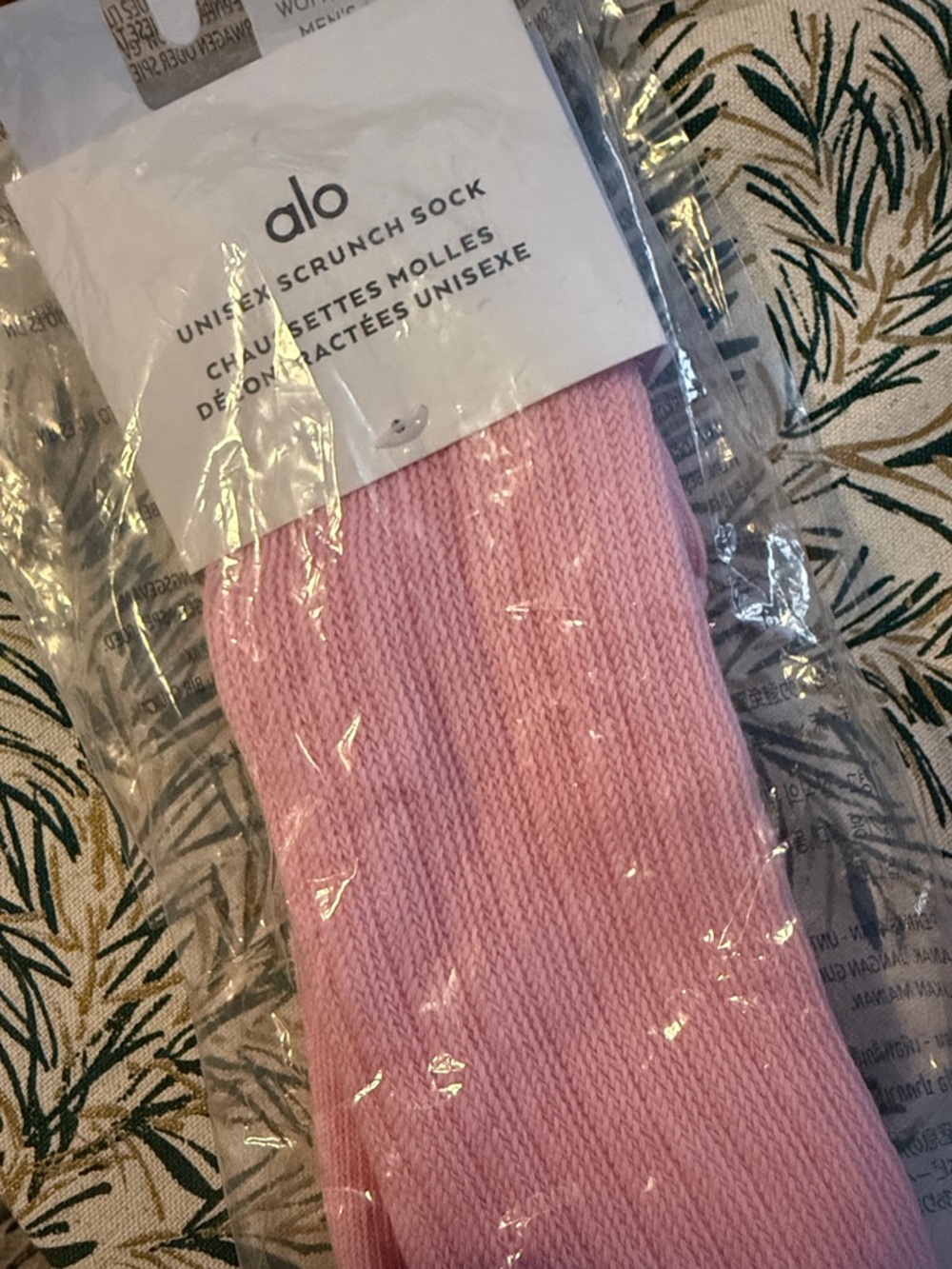 ALO Yoga Unisex Pink Ribbed Crunch Socks